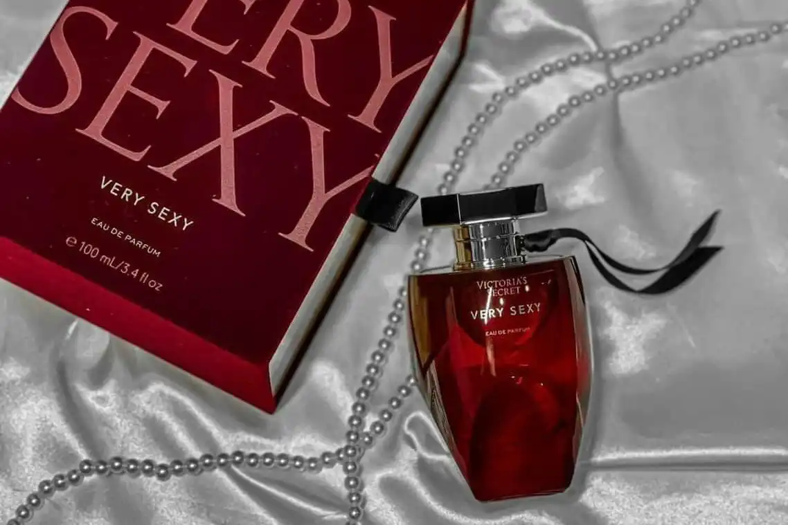 Review Nước Hoa Victoria's Secret Very Sexy - Một Mùi Hương Quyến Rũ Và Mê Hoặc