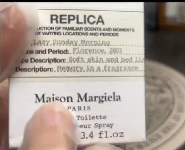 Cách Phân Biệt Maison Margiela Replica Lazy Sunday Morning thật giả 2025 bằng Dấu chấm trên chữ i