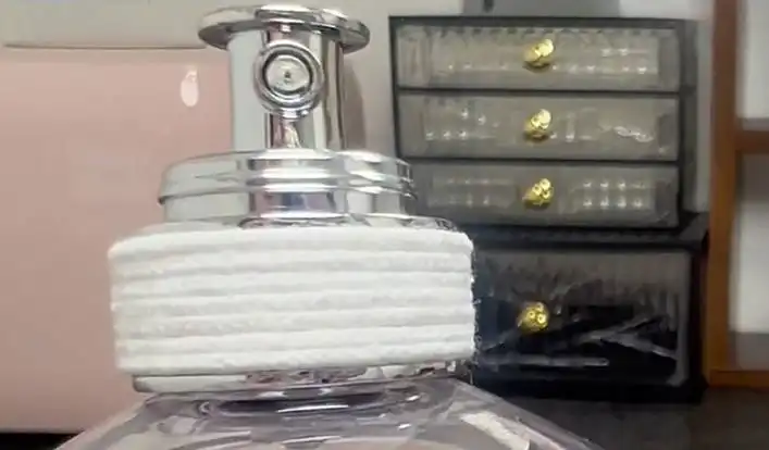 Cách Phân Biệt Maison Margiela Replica Lazy Sunday Morning thật giả 2025 bằng Dây bện quanh cổ chai