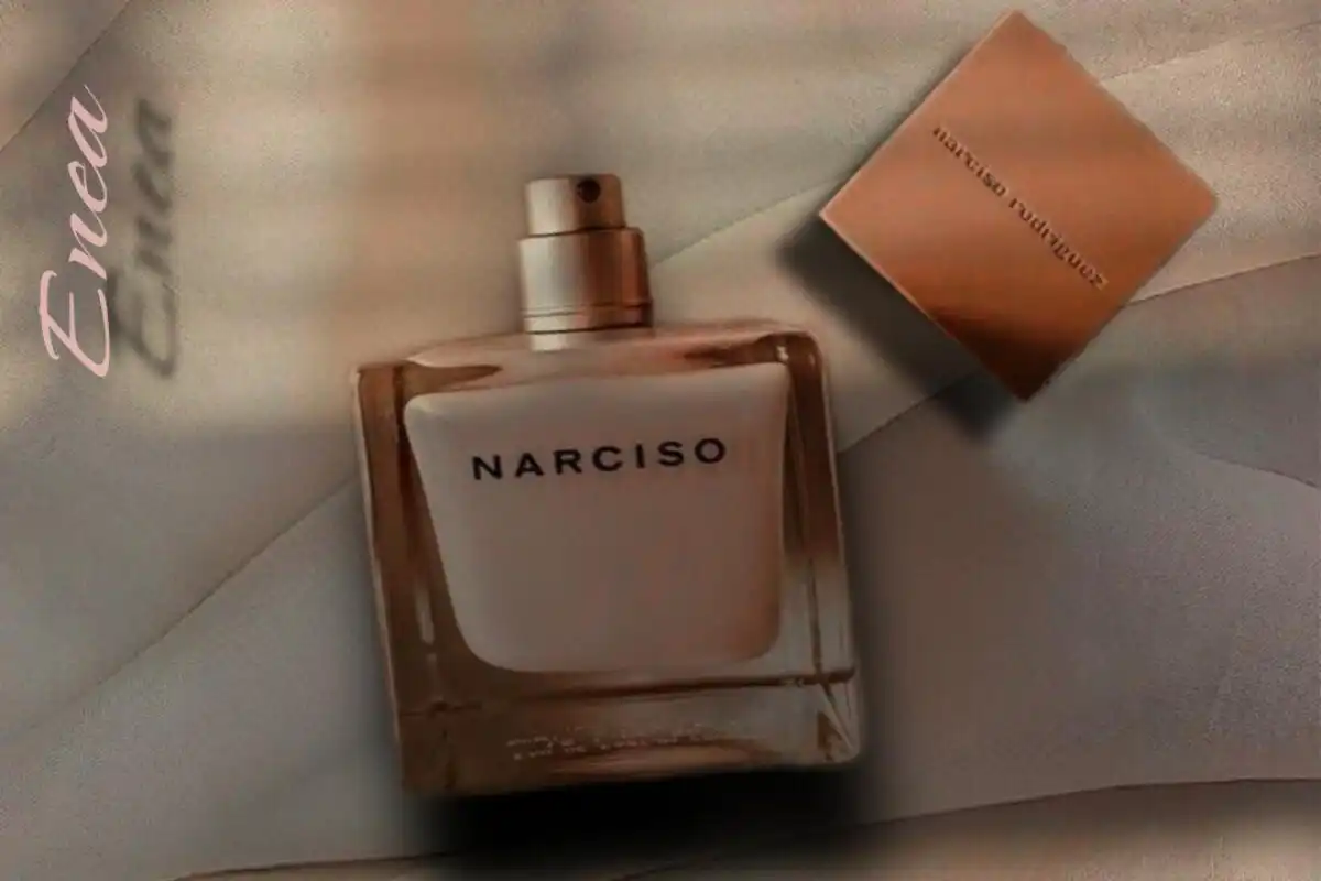 Narciso Hồng Phấn Poudrée: Một Mùi Hương Thì Thầm Sự Thanh Lịch