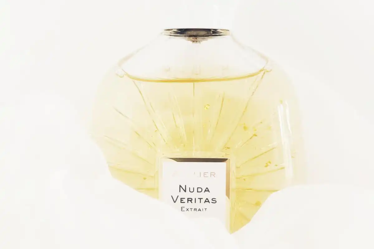 Atelier Des Ors Nuda Veritas - Chúng Ta Đều Cần Một Chút Lấp Lánh Trong Cuộc Sống