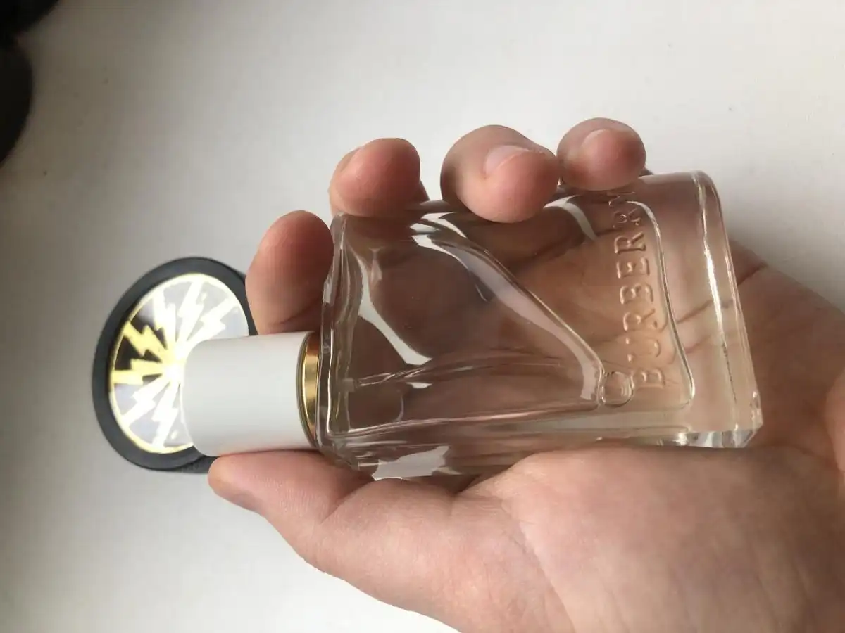 Burberry Her Eau de Toilette: Cơn Mưa Mùa Hè Trong Vườn Lê