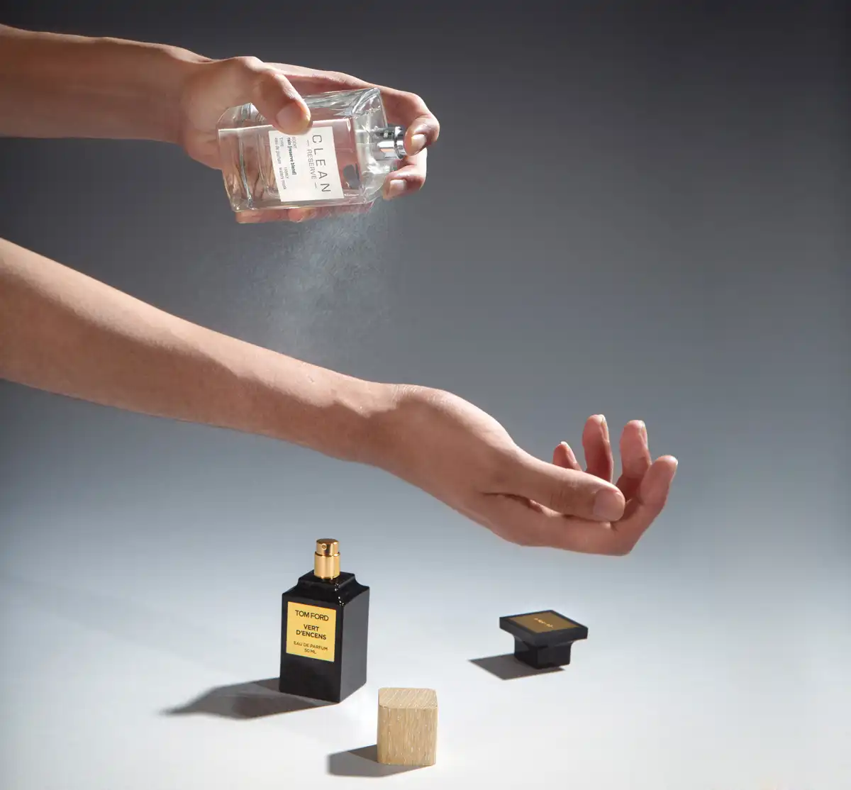 Nên: Tạo lớp (layering) nước hoa