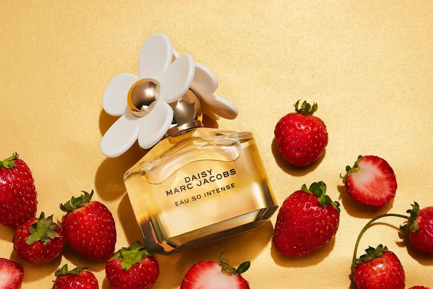 Khám Phá Nốt Hương Dâu Tây Trong Nước Hoa