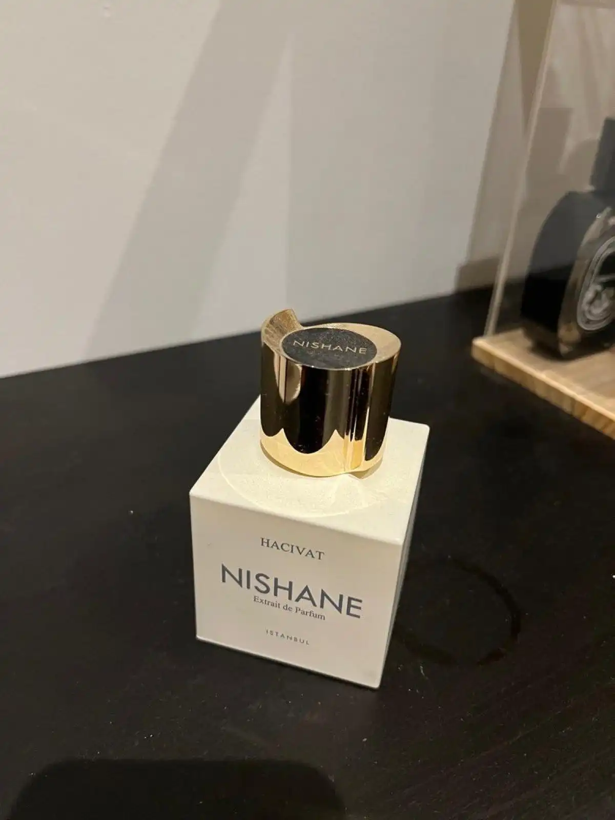 Nishane Hacivat có bị điều chỉnh công thức không?