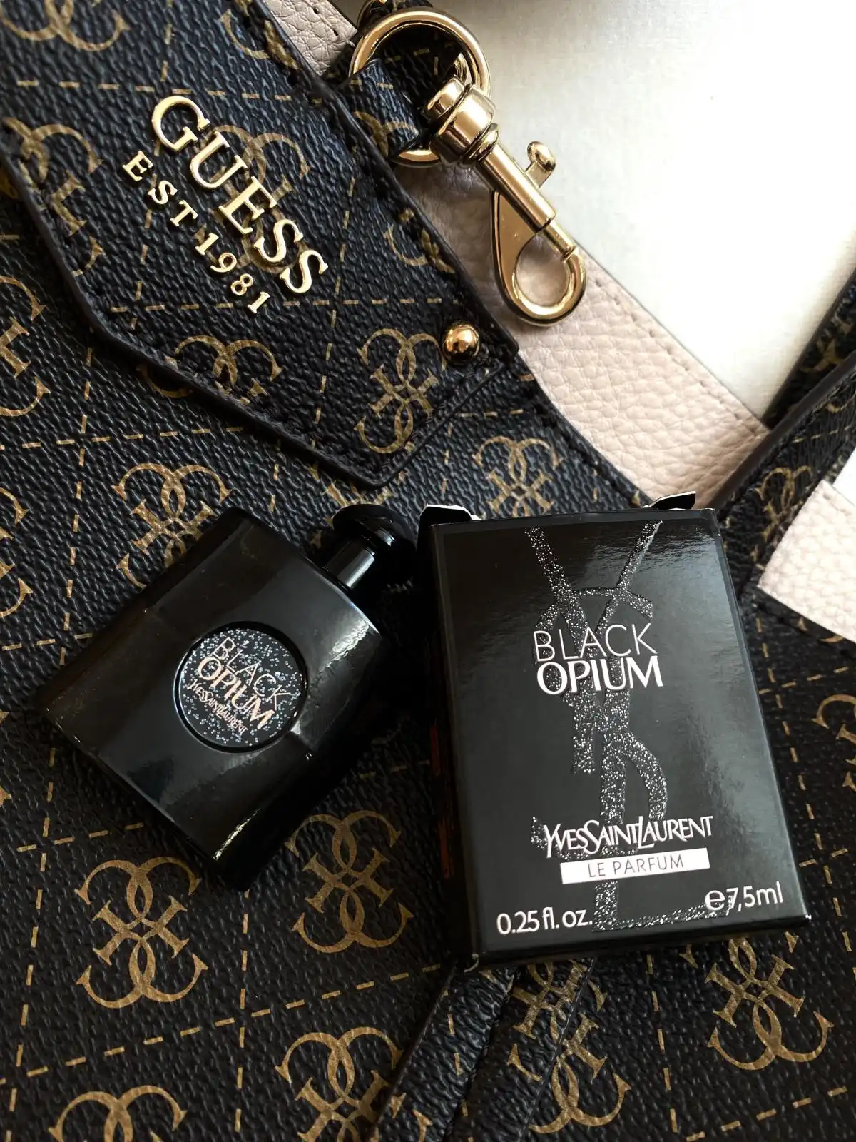 Tính linh hoạt Nước Hoa Yves Saint Laurent Black Opium (2022) Le Parfum