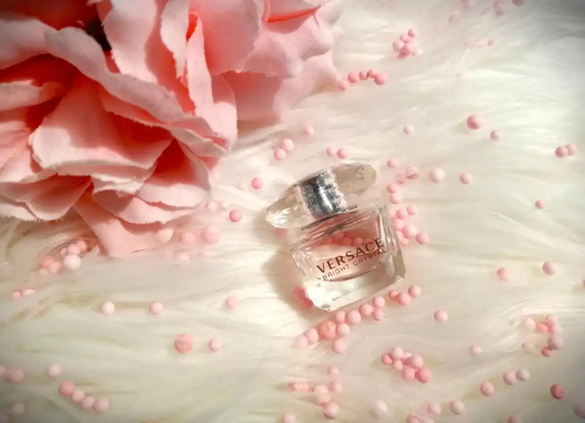 Độ lưu hương và tỏa hương nước hoa Versace Bright Crystal
