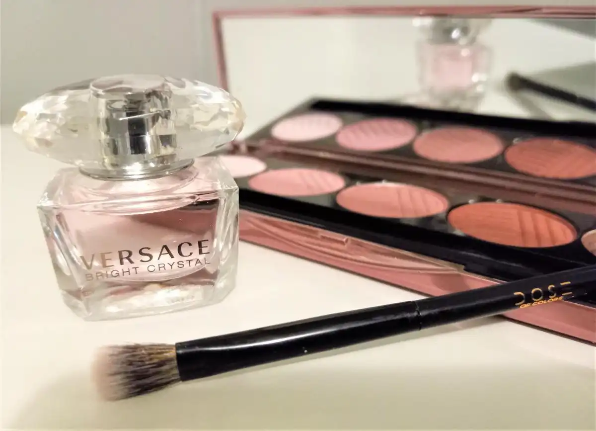 Thiết kế chai và bao bì nước hoa Versace Bright Crystal