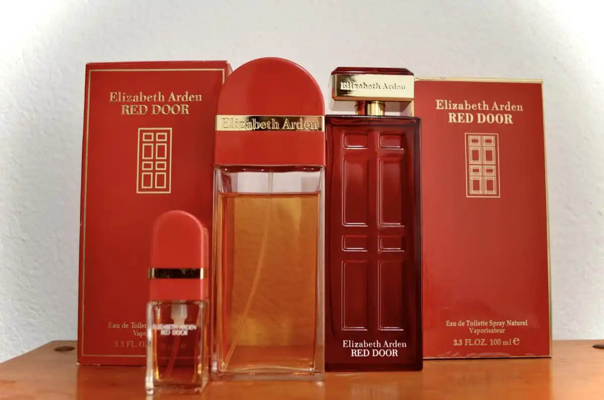 Độ lưu hương và tỏa hương Elizabeth Arden Red Door