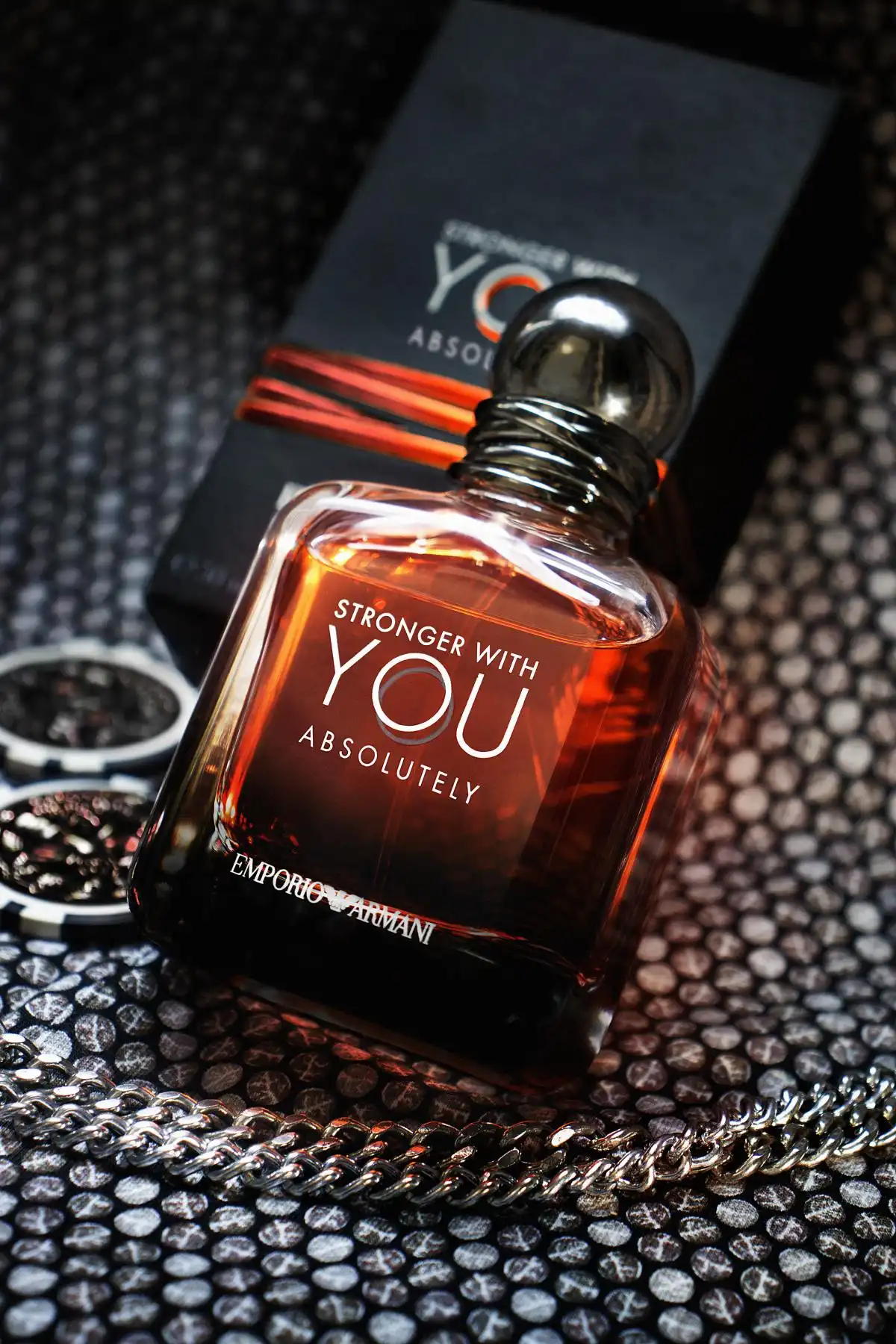 Độ tỏa hương nước hoa Stronger With You Absolutely