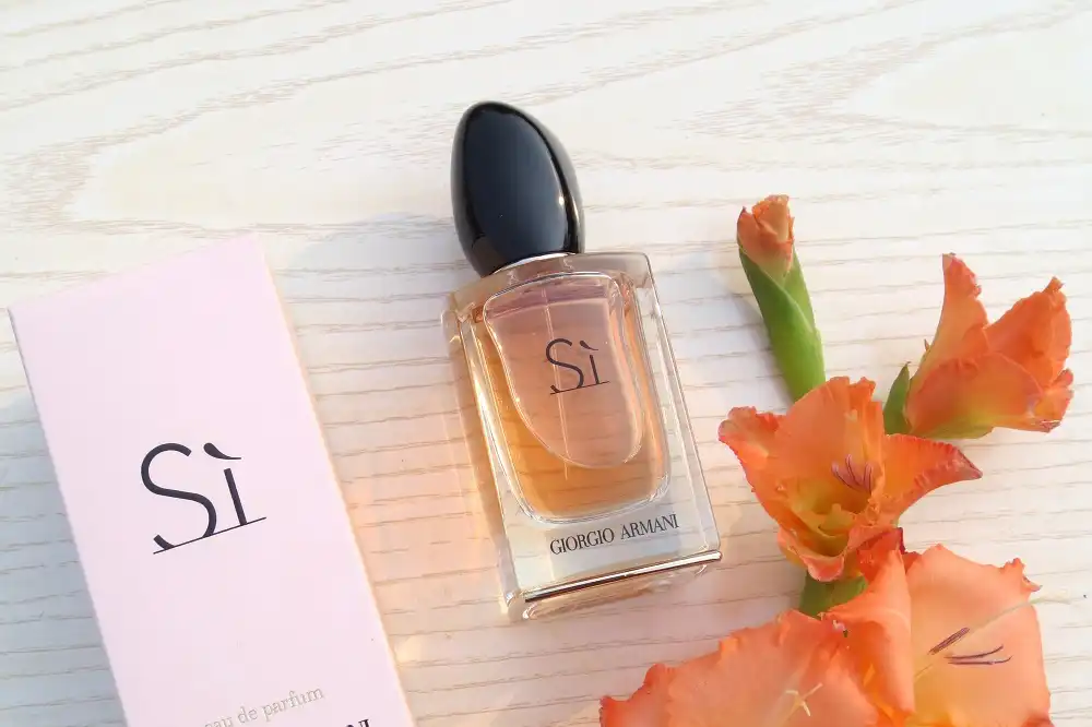 Review Nước Hoa Giorgio Armani Sì EDP