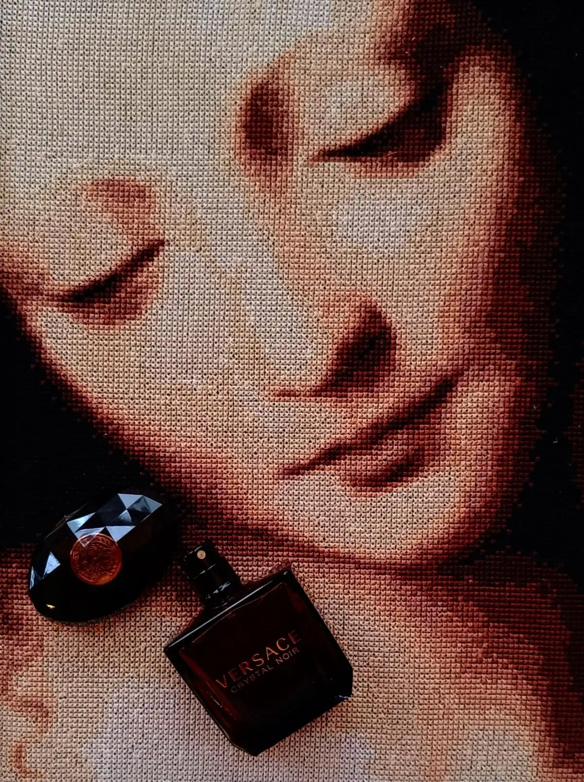 Tính linh hoạt Versace Crystal Noir