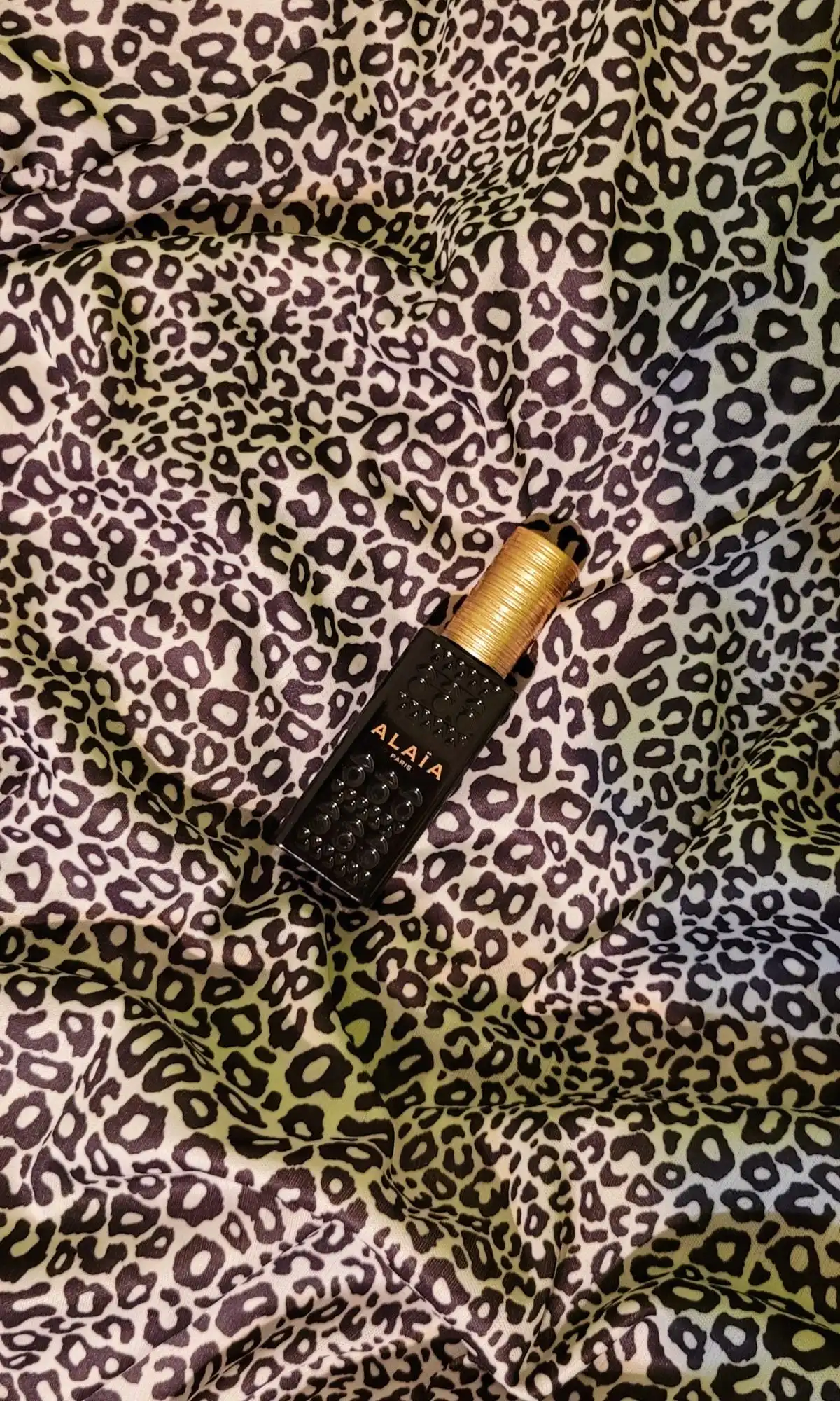 Tính linh hoạt nước hoa Alaia Paris