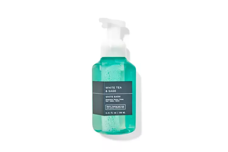 Mùi hương tuyệt vời cho mùa xuân - Bath & Body Works White Tea & Sage Gentle Foaming Hand Soap