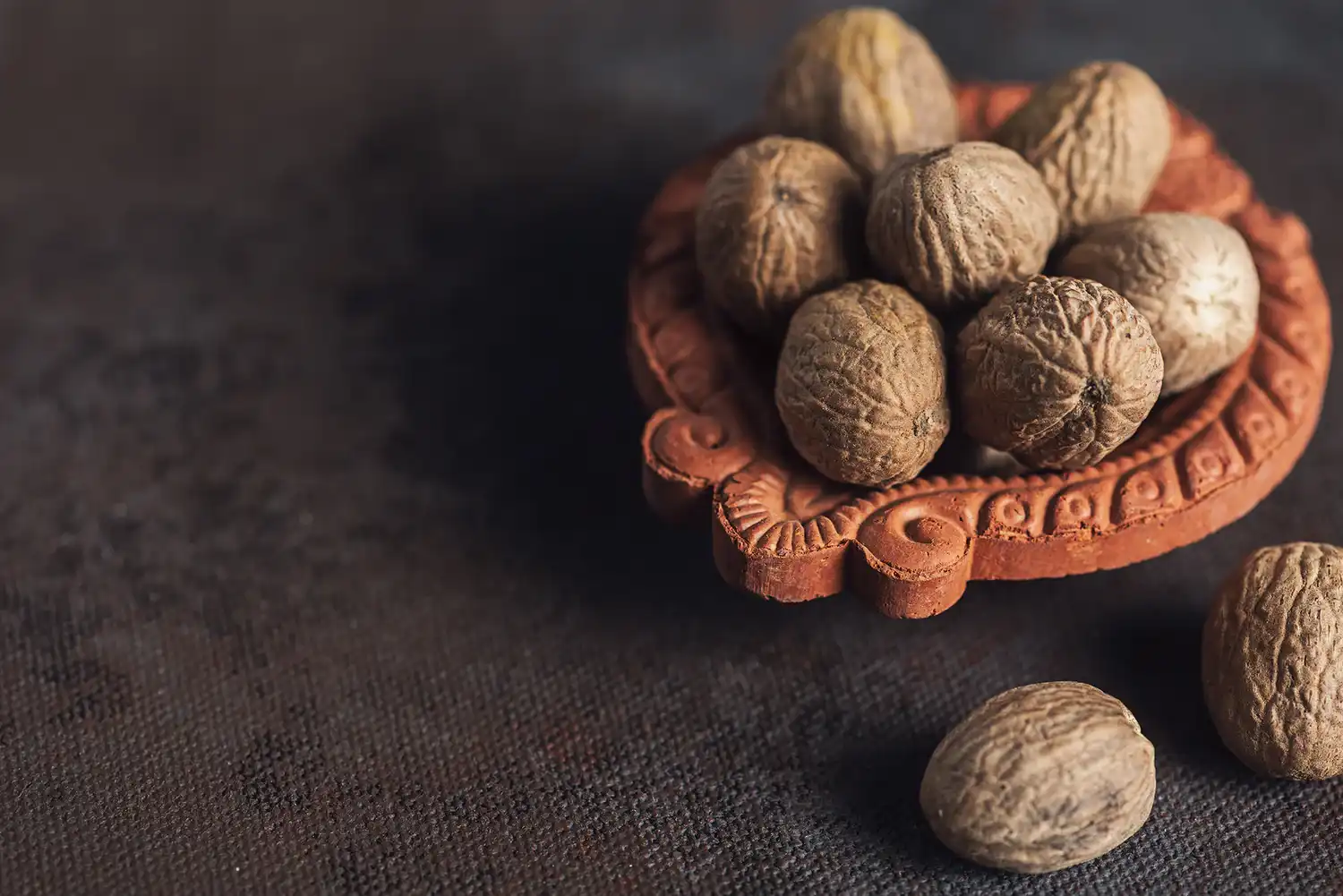 Nhục Đậu Khấu (Nutmeg) Có Mùi Hương Như Thế Nào?