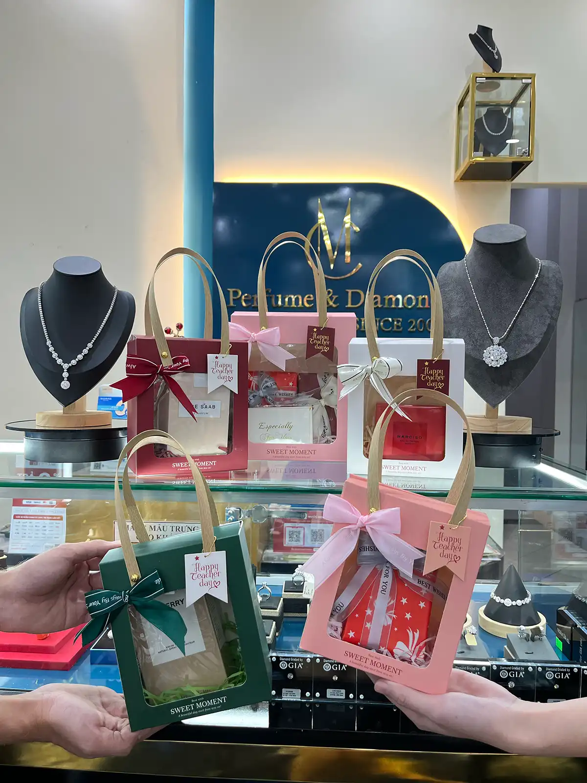 Gói quà nhân ngày 20/11 tại MC Perfume