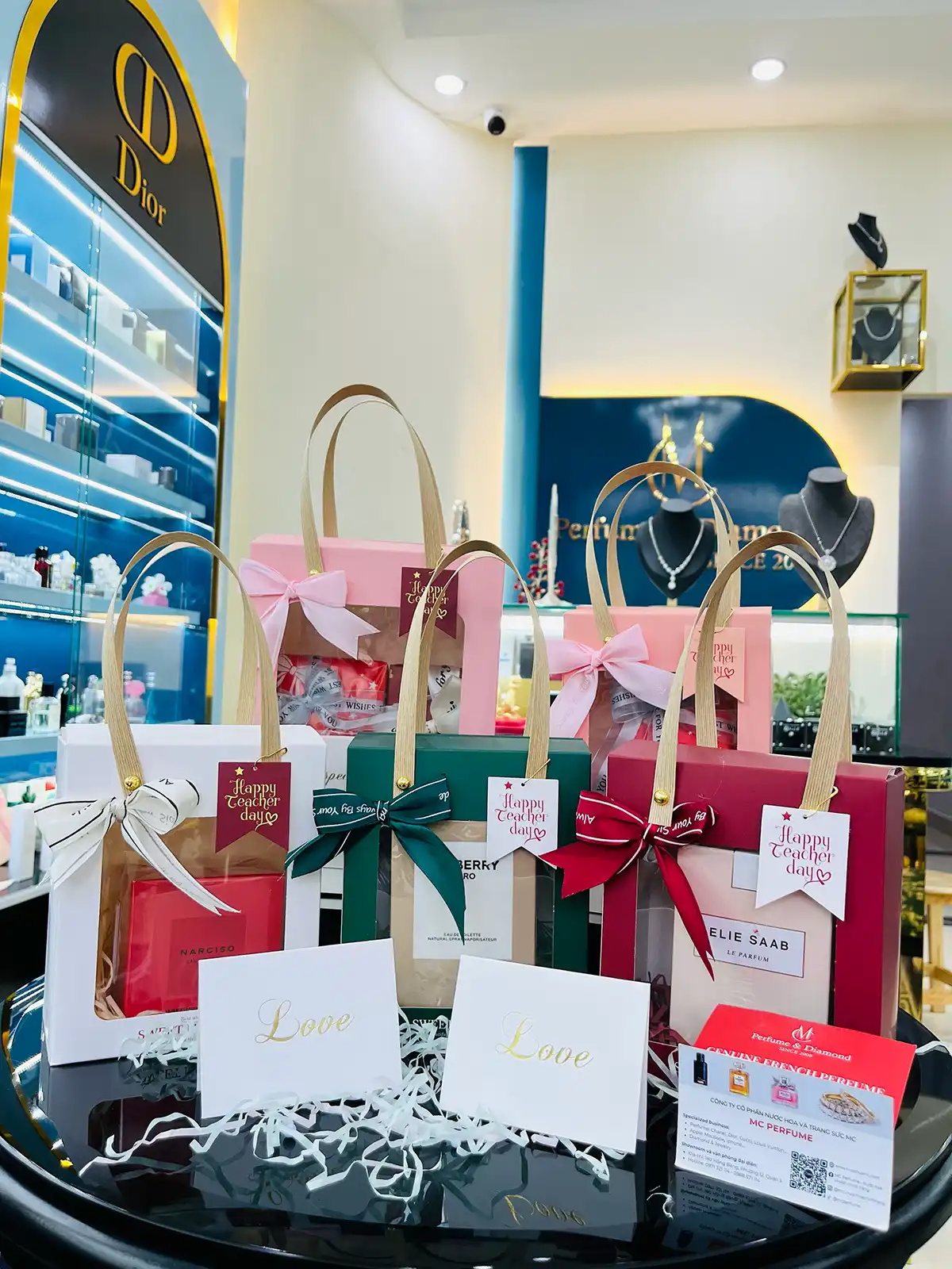 Gói quà nhân ngày 20/11 tại MC Perfume