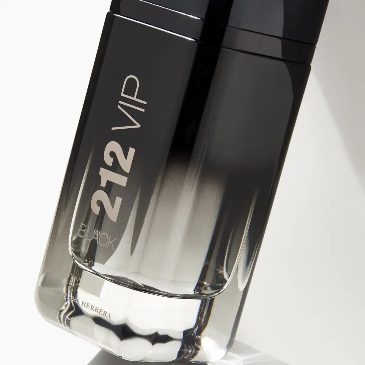 Hình 4 - Carolina Herrera 212 VIP Black EDP 100ml