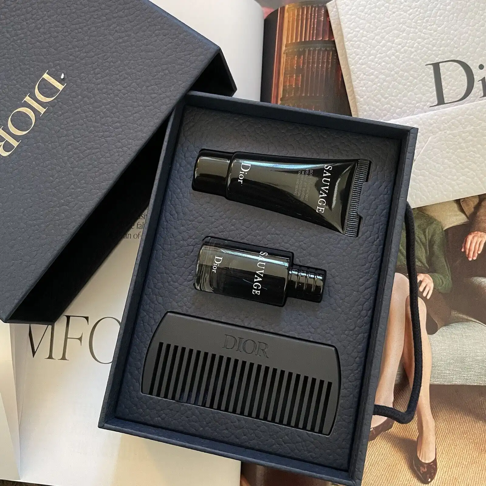 Hình 5 - Set Nước Hoa Dior Sauvage 10ml EDT + Kem dưỡng 20ml + Lược