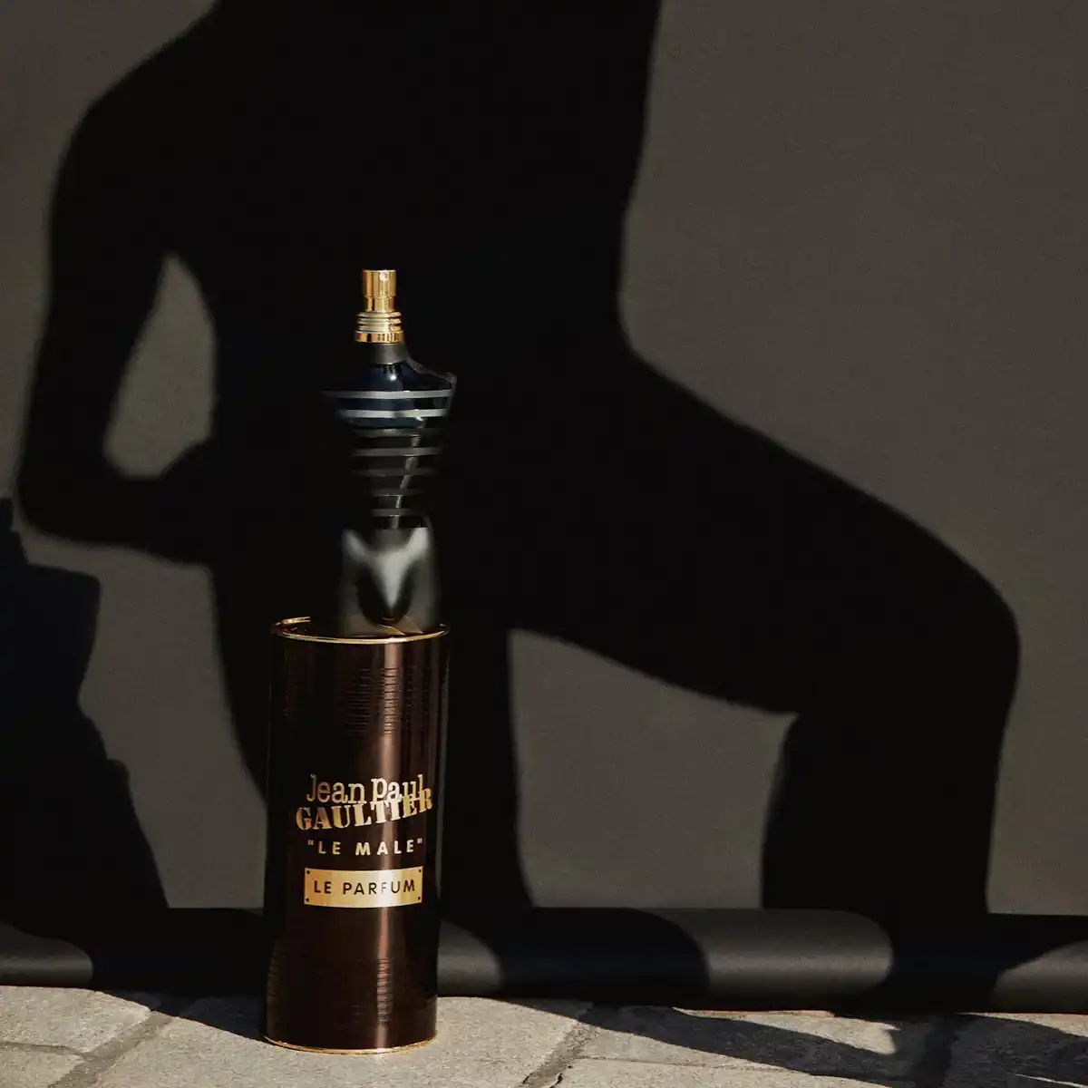 Review Nước Hoa Jean Paul Gaultier Le Male Le Parfum: Chai Nam Tính Quyến Rũ Nhất Năm 2025?