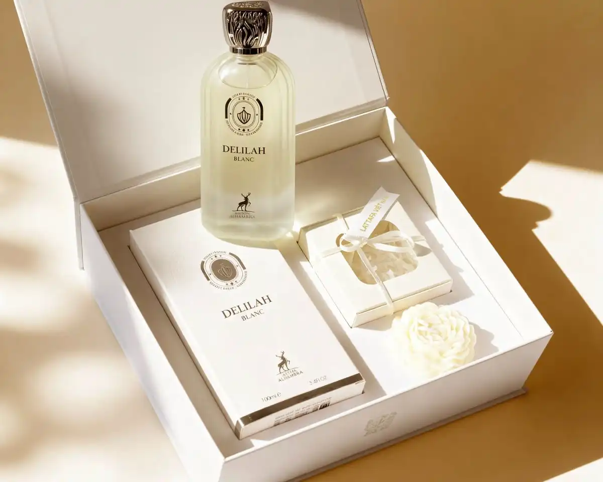 Hình 7 - Set Nước Hoa Delilah Blanc 100ml + Nến thơm